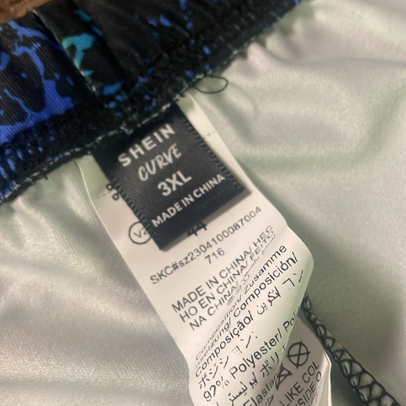 SHEIN curve multicored shorts - Picture 2 of 2